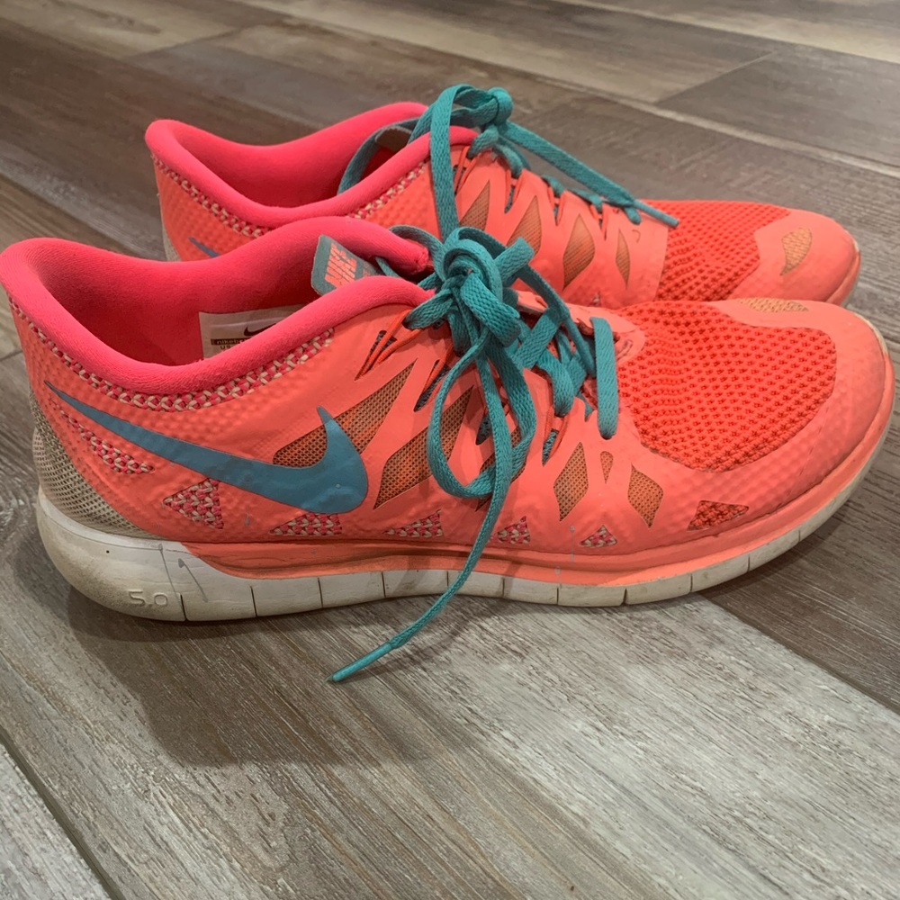 Nike Tennis Shoes
